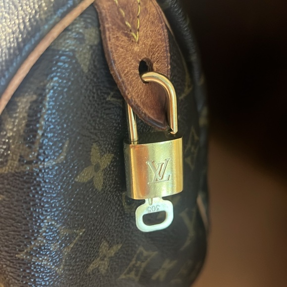 Louis Vuitton Monogram Speedy 30 - Picture 4 of 16